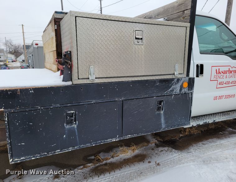 image for item DM8183 1999 Ford F550 Super Duty  flatbed truck