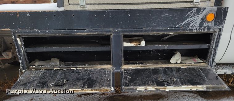 image for item DM8183 1999 Ford F550 Super Duty  flatbed truck