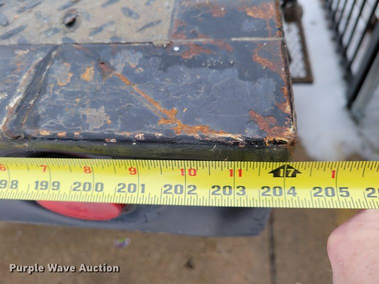 image for item DM8183 1999 Ford F550 Super Duty  flatbed truck