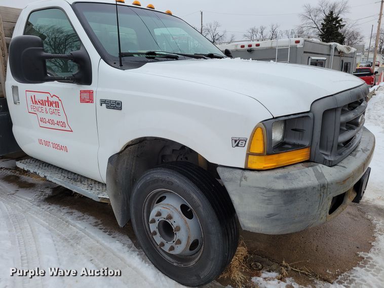 image for item DM8183 1999 Ford F550 Super Duty  flatbed truck