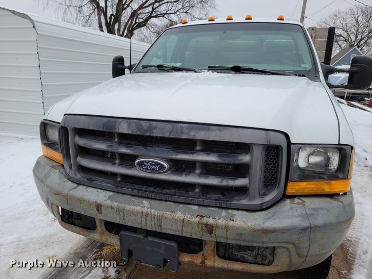 image for item DM8183 1999 Ford F550 Super Duty  flatbed truck