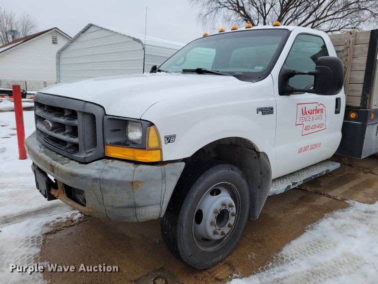 image for item DM8183 1999 Ford F550 Super Duty  flatbed truck