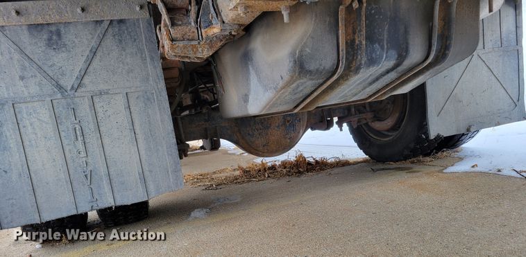 image for item DM8183 1999 Ford F550 Super Duty  flatbed truck