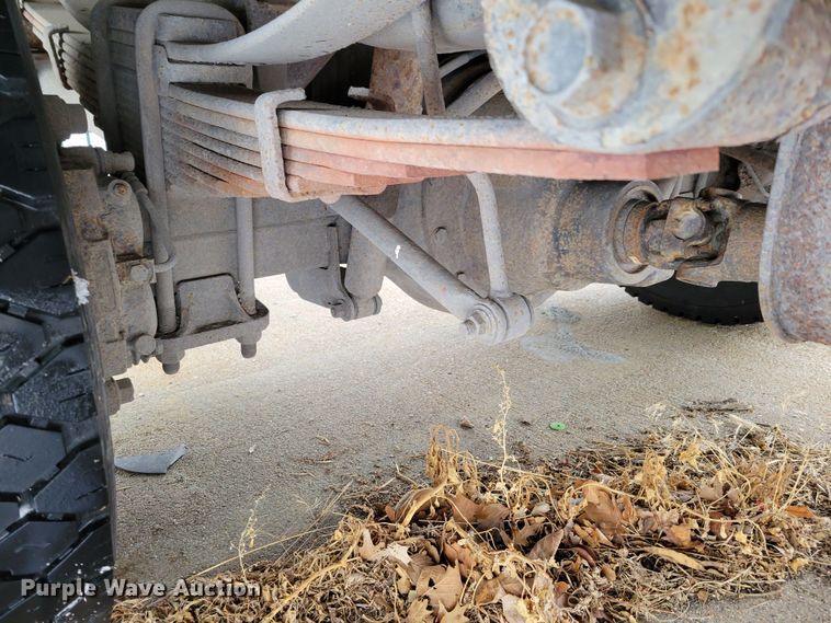 image for item DM8183 1999 Ford F550 Super Duty  flatbed truck