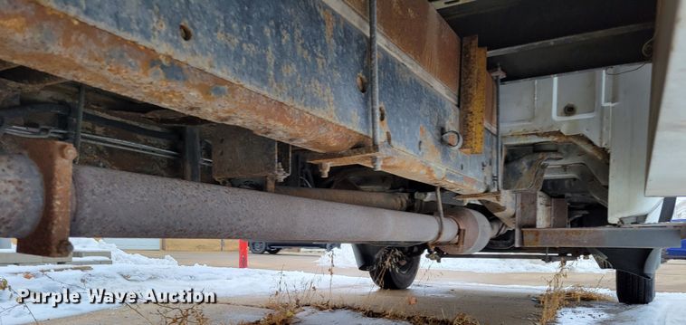 image for item DM8183 1999 Ford F550 Super Duty  flatbed truck