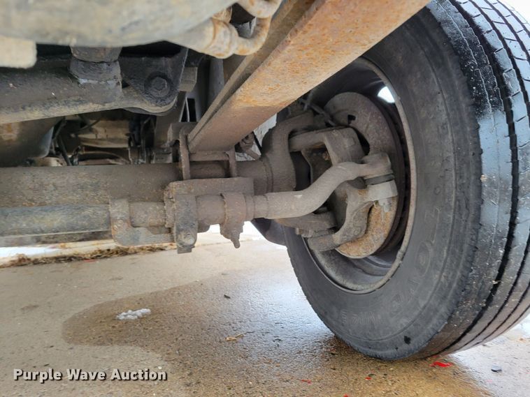 image for item DM8183 1999 Ford F550 Super Duty  flatbed truck