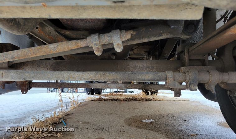 image for item DM8183 1999 Ford F550 Super Duty  flatbed truck