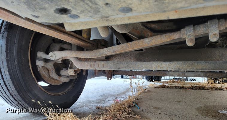 image for item DM8183 1999 Ford F550 Super Duty  flatbed truck