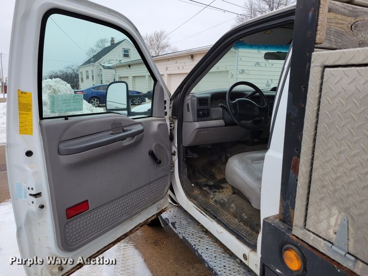 image for item DM8183 1999 Ford F550 Super Duty  flatbed truck