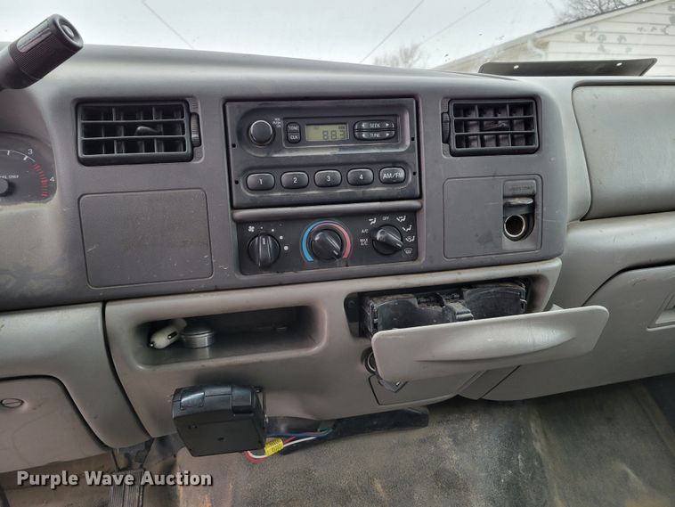 image for item DM8183 1999 Ford F550 Super Duty  flatbed truck