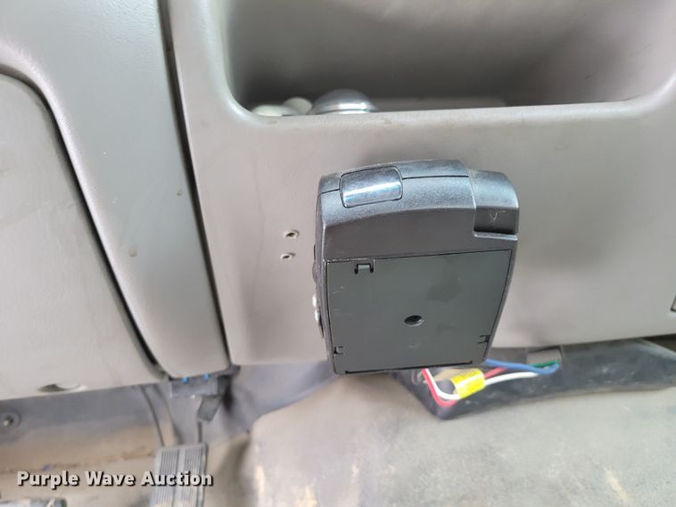 image for item DM8183 1999 Ford F550 Super Duty  flatbed truck