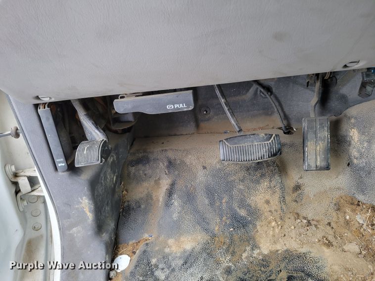 image for item DM8183 1999 Ford F550 Super Duty  flatbed truck