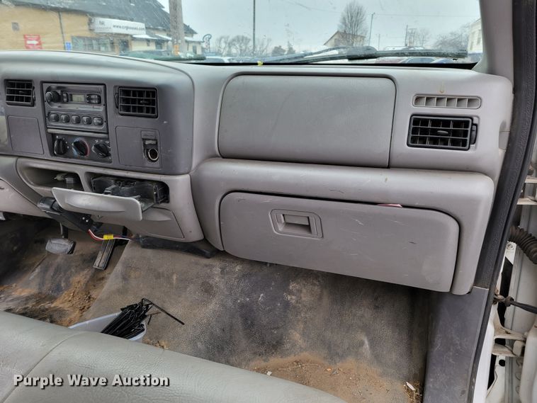 image for item DM8183 1999 Ford F550 Super Duty  flatbed truck