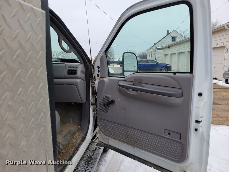 image for item DM8183 1999 Ford F550 Super Duty  flatbed truck