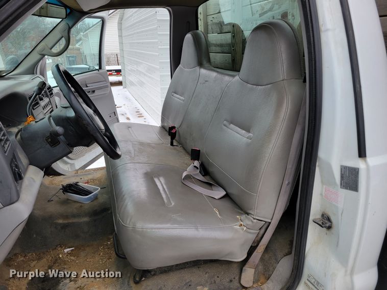 image for item DM8183 1999 Ford F550 Super Duty  flatbed truck