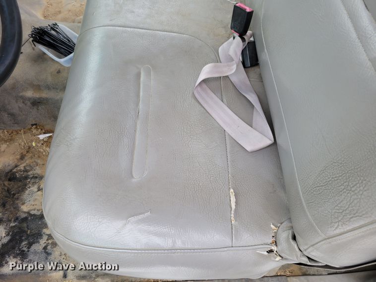 image for item DM8183 1999 Ford F550 Super Duty  flatbed truck