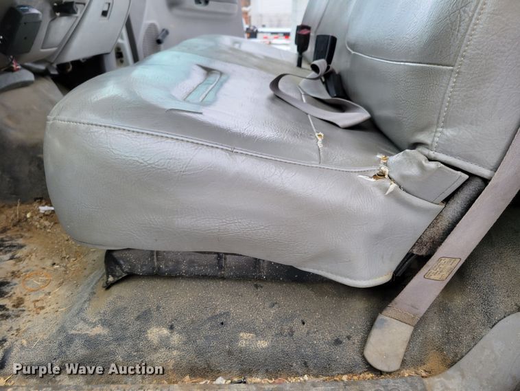 image for item DM8183 1999 Ford F550 Super Duty  flatbed truck