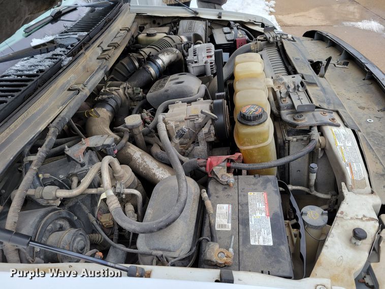 image for item DM8183 1999 Ford F550 Super Duty  flatbed truck