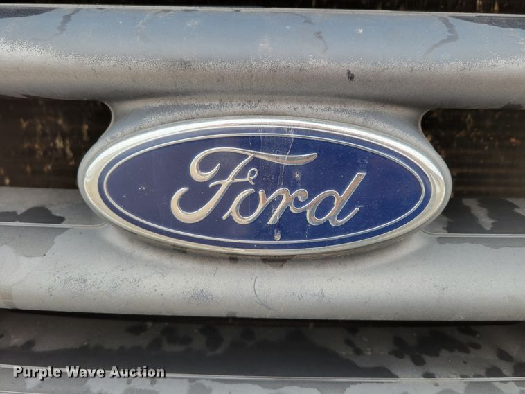 image for item DM8183 1999 Ford F550 Super Duty  flatbed truck