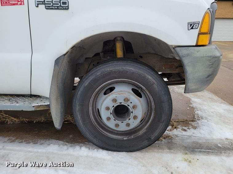 image for item DM8183 1999 Ford F550 Super Duty  flatbed truck