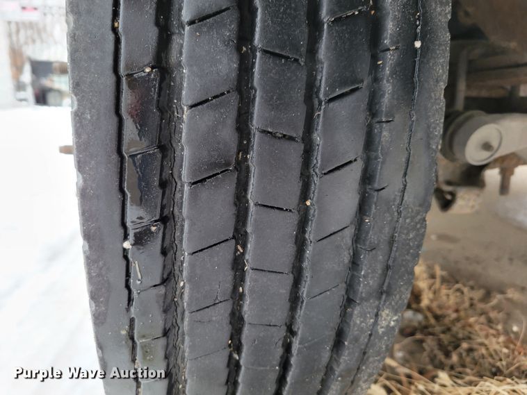 image for item DM8183 1999 Ford F550 Super Duty  flatbed truck