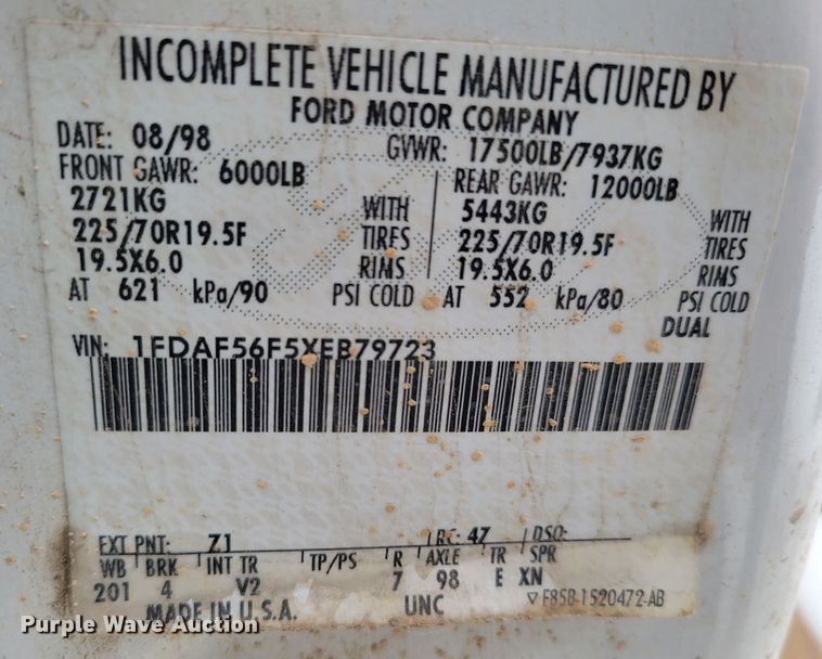 image for item DM8183 1999 Ford F550 Super Duty  flatbed truck