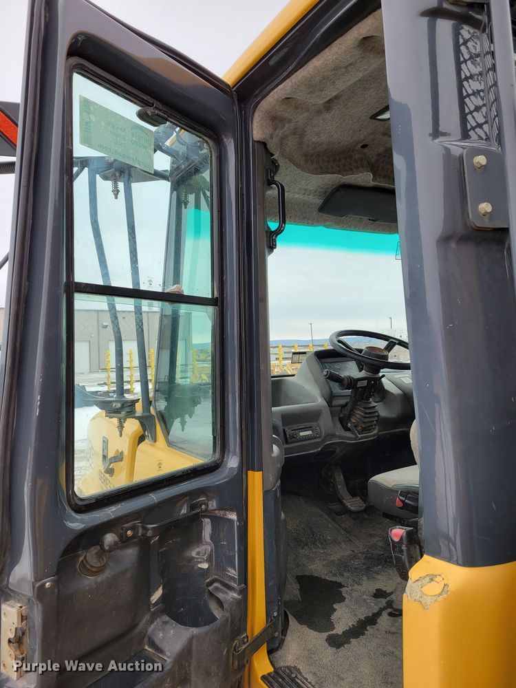 image for item DM8189 2011 John Deere 400D  haul truck