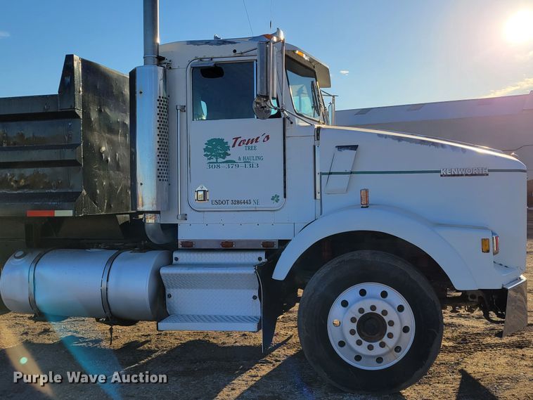 image for item DM8209 1987 Kenworth T800  dump truck