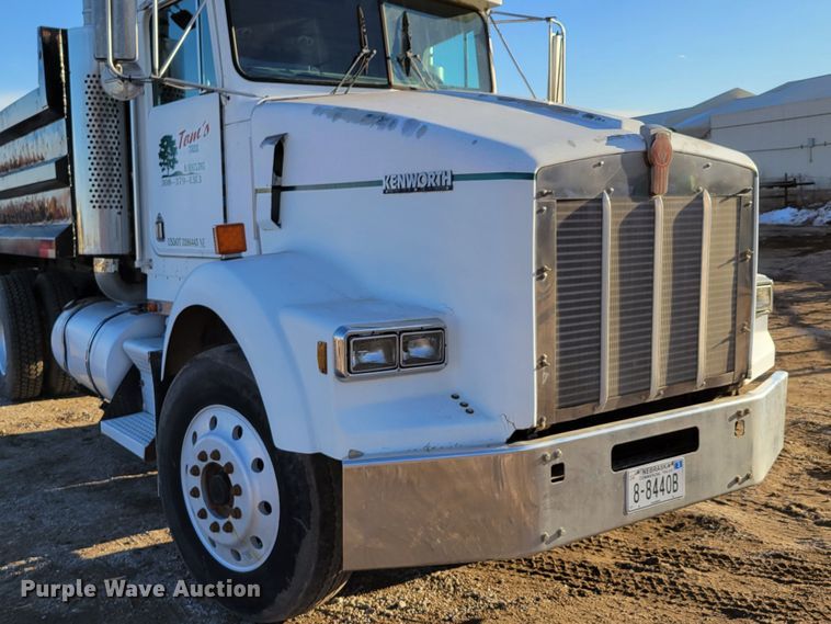 image for item DM8209 1987 Kenworth T800  dump truck