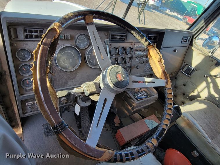 image for item DM8209 1987 Kenworth T800  dump truck