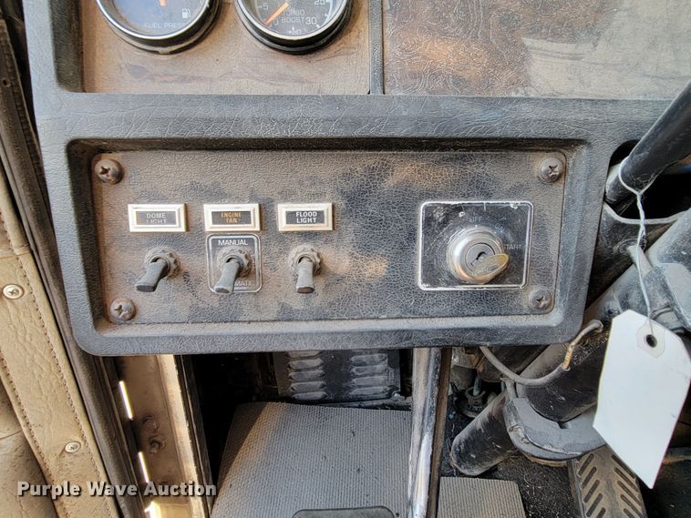 image for item DM8209 1987 Kenworth T800  dump truck