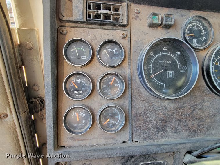 image for item DM8209 1987 Kenworth T800  dump truck