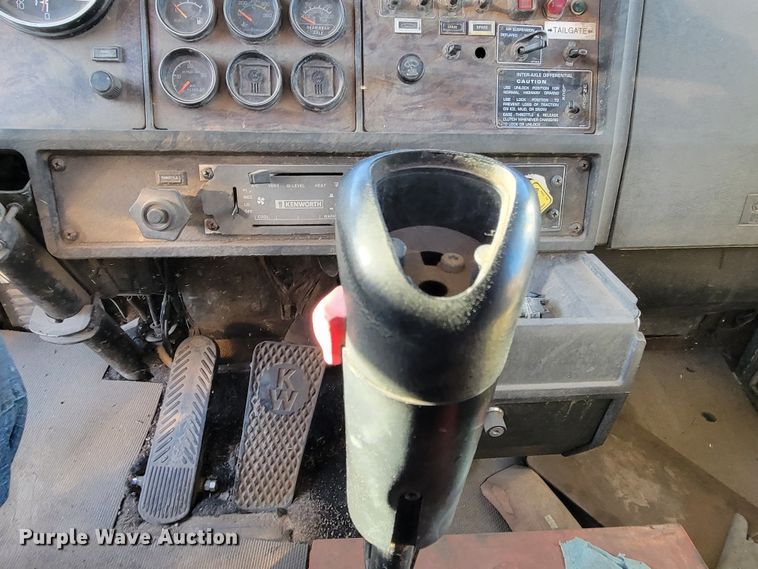 image for item DM8209 1987 Kenworth T800  dump truck