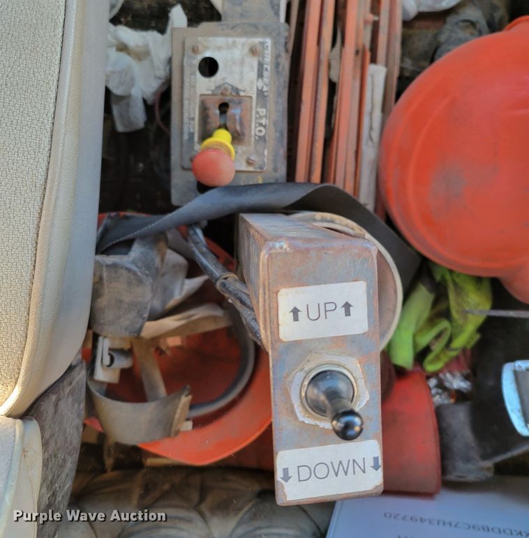 image for item DM8209 1987 Kenworth T800  dump truck