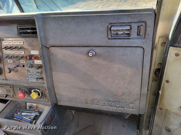 image for item DM8209 1987 Kenworth T800  dump truck