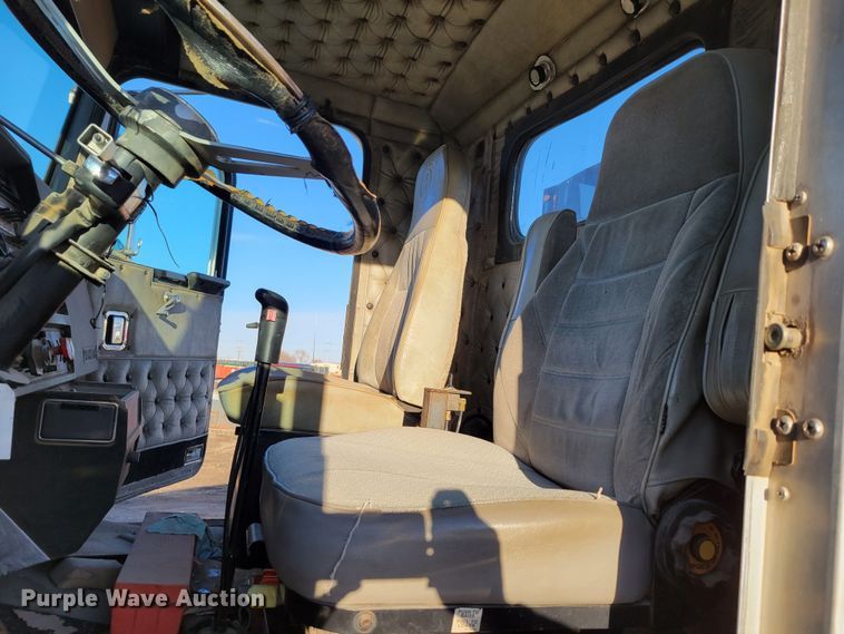 image for item DM8209 1987 Kenworth T800  dump truck