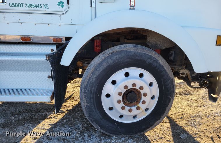 image for item DM8209 1987 Kenworth T800  dump truck