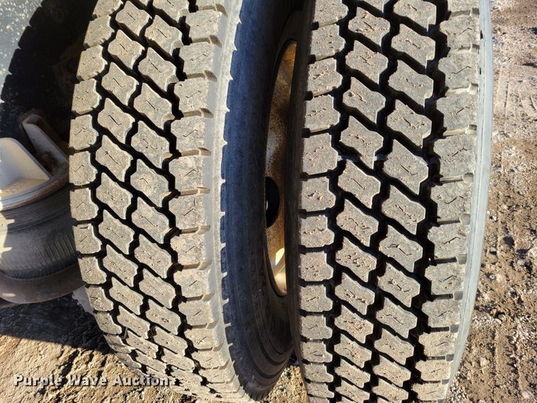 image for item DM8209 1987 Kenworth T800  dump truck