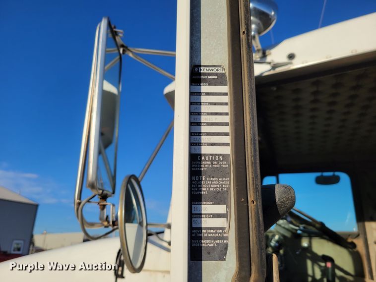 image for item DM8209 1987 Kenworth T800  dump truck