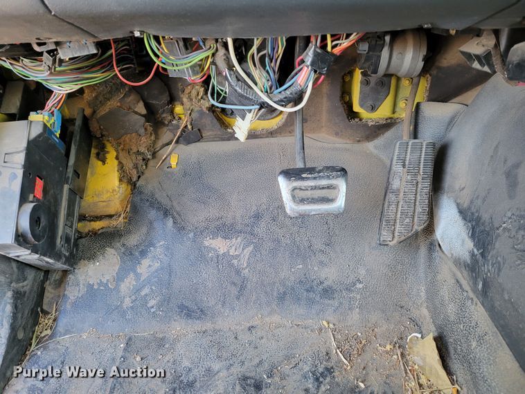 image for item DM8210 1999 GMC C6500  dump truck