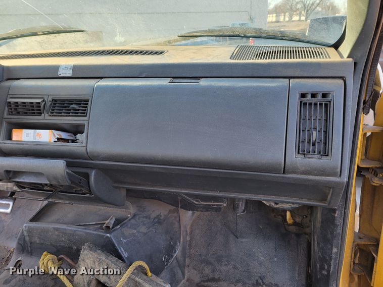 image for item DM8210 1999 GMC C6500  dump truck