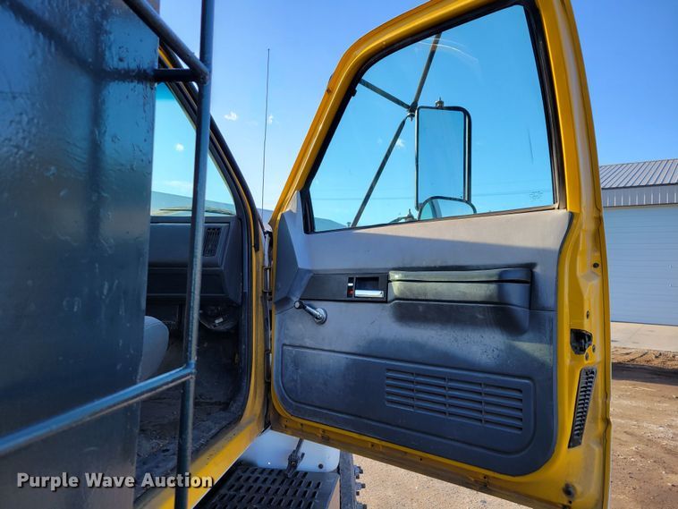 image for item DM8210 1999 GMC C6500  dump truck