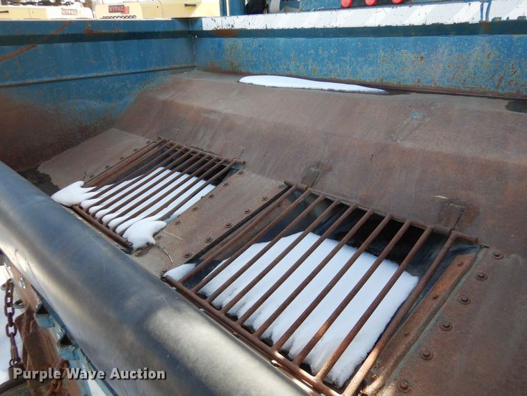 image for item DN6272 1996 Bear Cat 2002  chip spreader