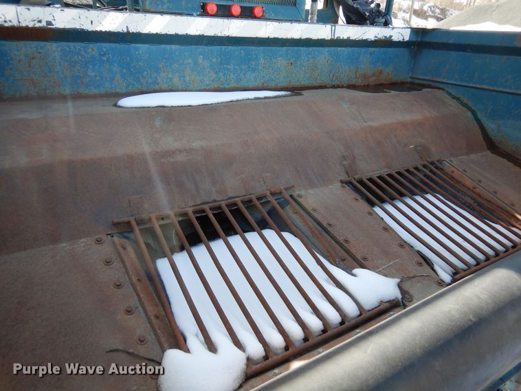 image for item DN6272 1996 Bear Cat 2002  chip spreader