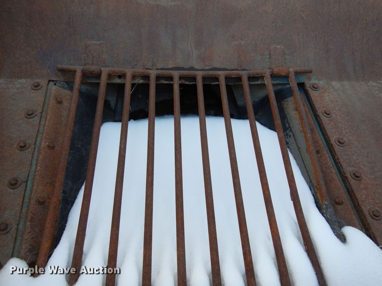 image for item DN6272 1996 Bear Cat 2002  chip spreader