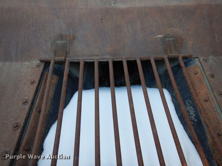 image for item DN6272 1996 Bear Cat 2002  chip spreader