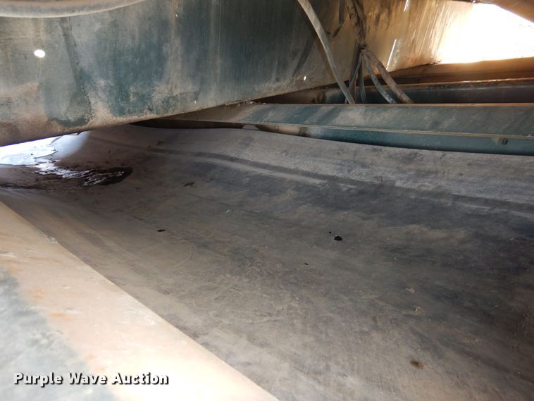 image for item DN6272 1996 Bear Cat 2002  chip spreader