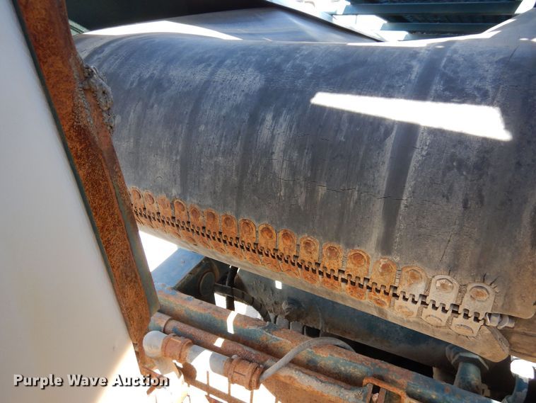 image for item DN6272 1996 Bear Cat 2002  chip spreader