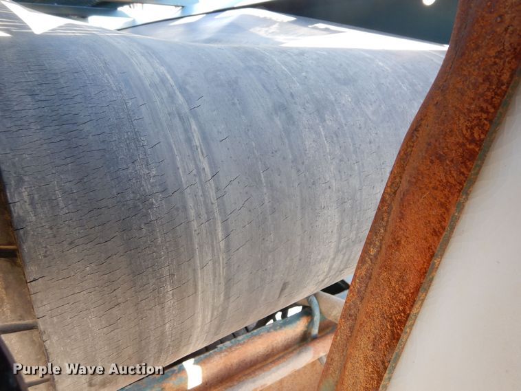 image for item DN6272 1996 Bear Cat 2002  chip spreader