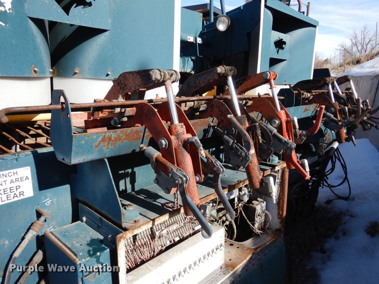 image for item DN6272 1996 Bear Cat 2002  chip spreader